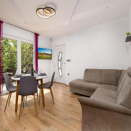 Vega Lux Apartment Jadranovo Værelse billede